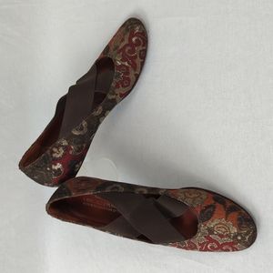 DONALD J PLINER COUTURE "HOLLI" METALIC TAPESTRY BALLET FLATS